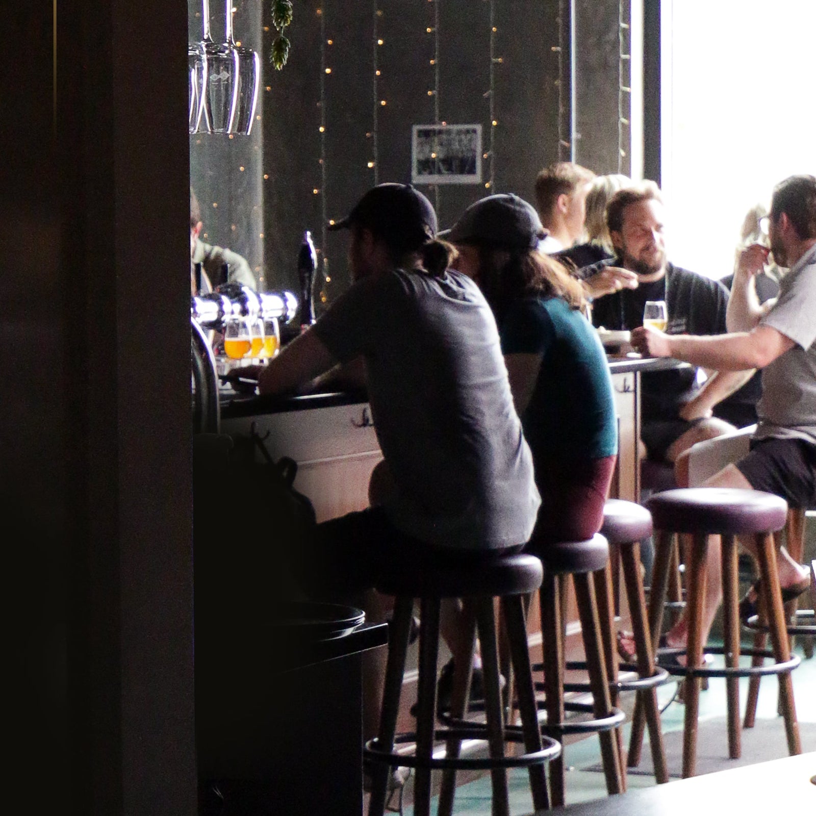 Now Hiring – Taproom Server & Cook